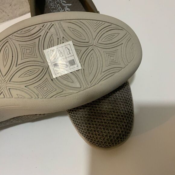 Skechers Pier Lite Slip Ons size 7/ 37 - Picture 8 of 9